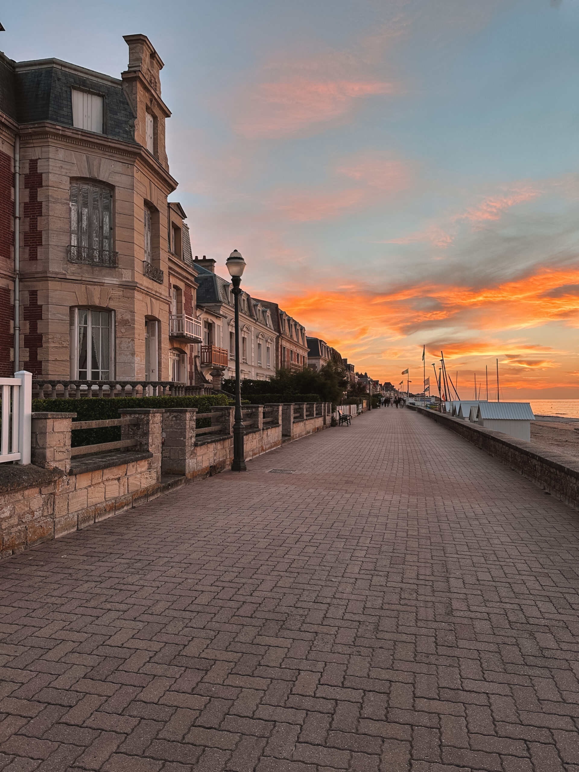 Cooler summer getaway in Normandy: Mild weather, coastal charm & hidden villages