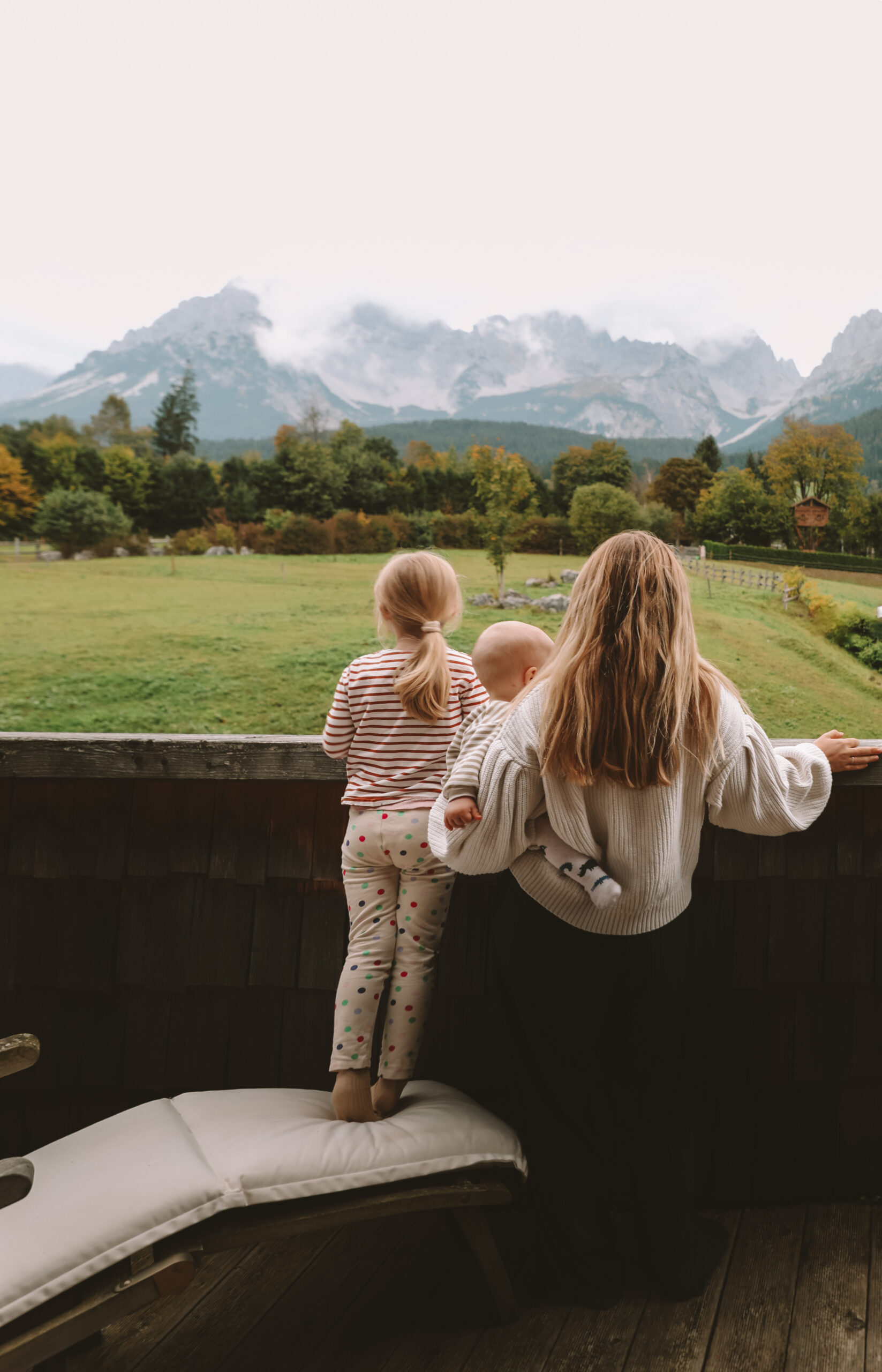Discover the best luxury family hotels in Austria that combine alpine design, spa relaxation and kid-friendly charm – ideal for your next getaway.