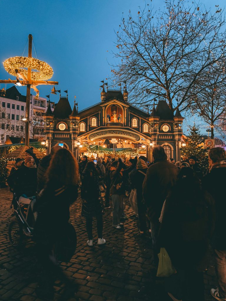 during the early evening it's the best time to visit the Christmas markets in Cologne, they have cosy lights everywhere 