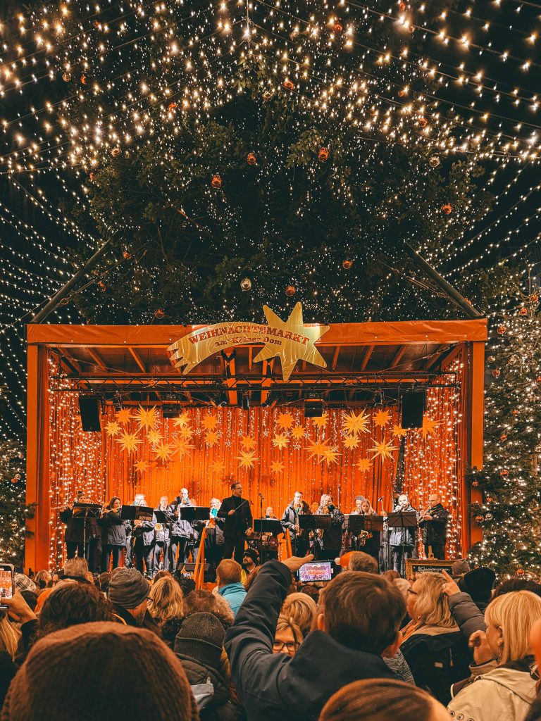 live music at colognes Christmas markets