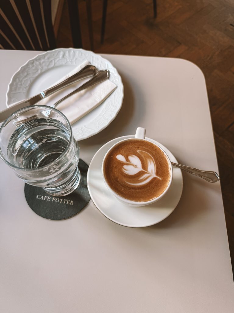 Klassisches Café Fotter mit gemütlicher Atmosphäre