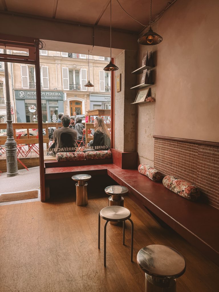 schönes Café in Montmartre