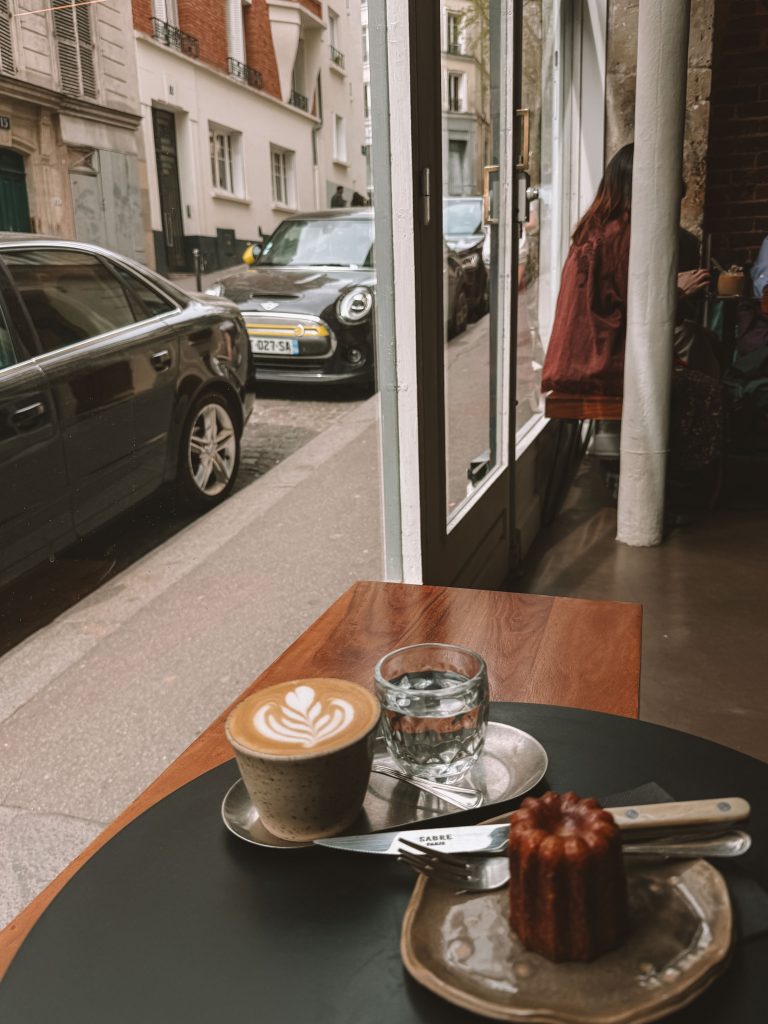 Café mit speciality coffee in Paris Montmartre