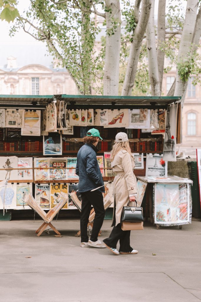 Bouquinistes entlang der Seine in Paris
