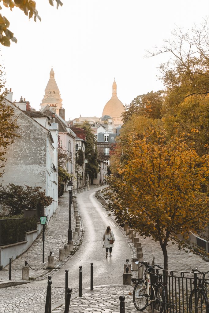 die berühmte fotogene Straße in Montmartre